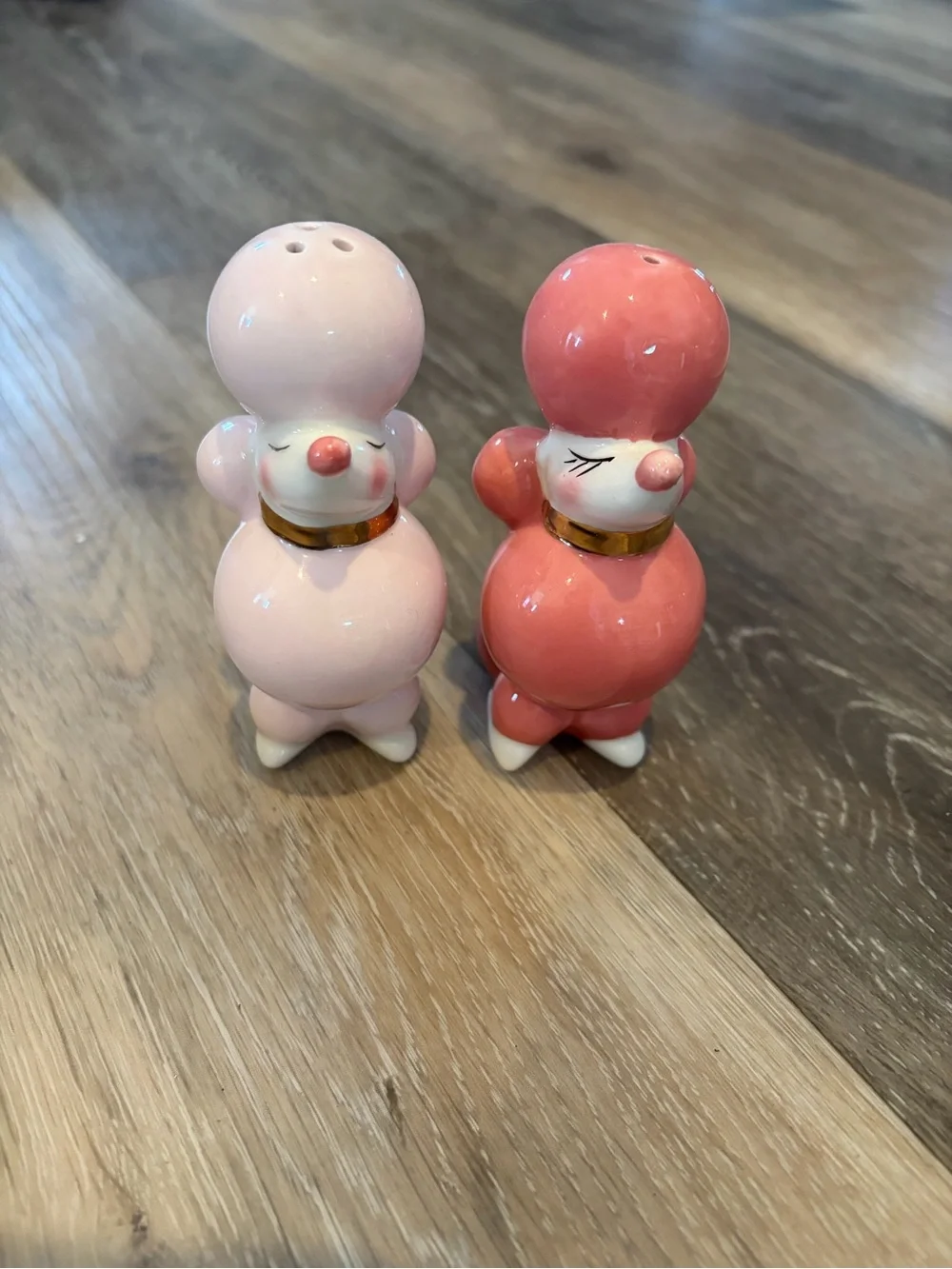 NWOT Ceramic Poodle Salt & Pepper Shaker Set 🐩 💖